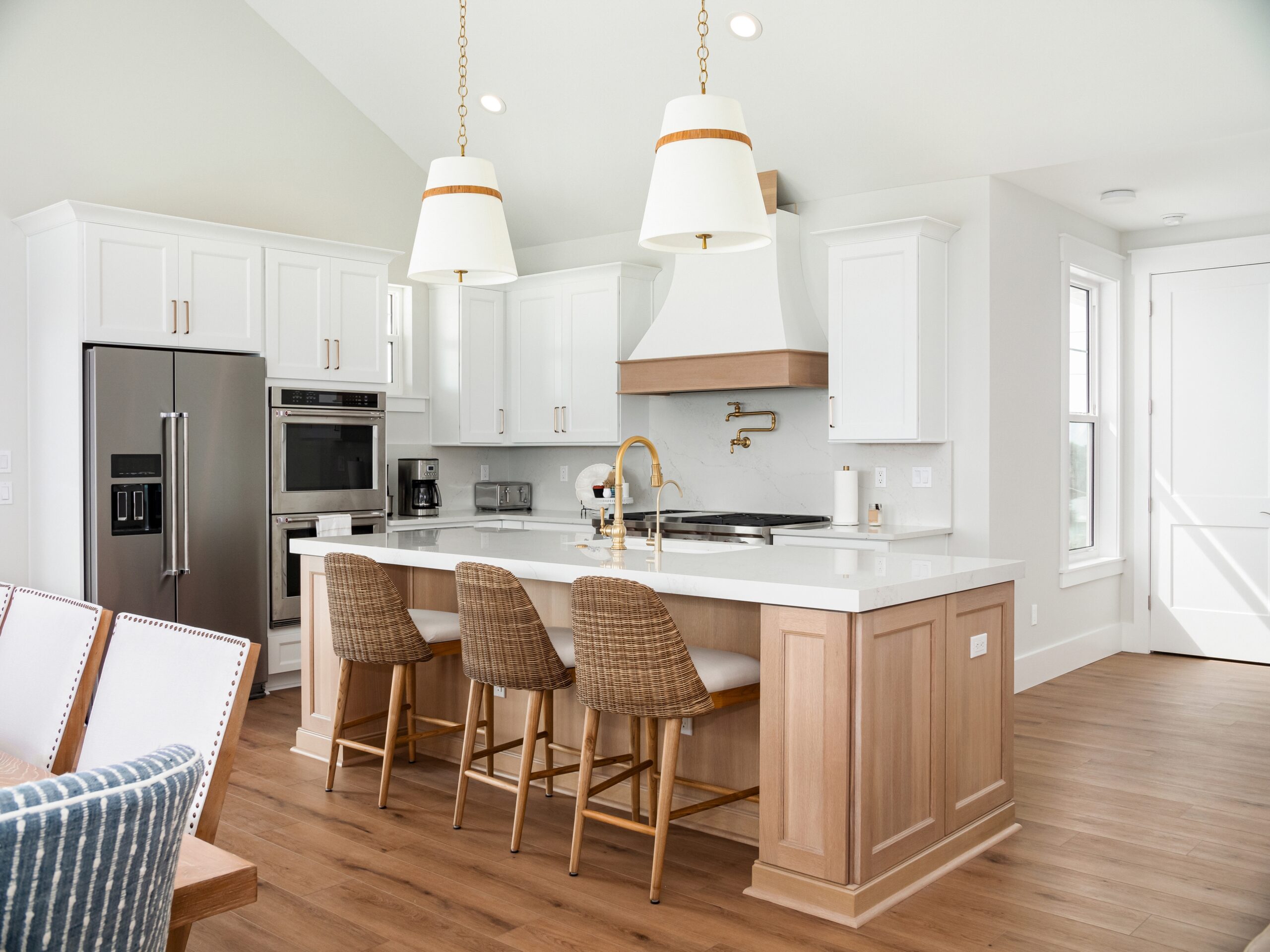 Maximizing Small Spaces: How to Layout a Coastal Kitchen for Style and Storage